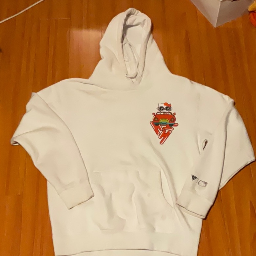 Hypland& hello kitty collaboration sweater